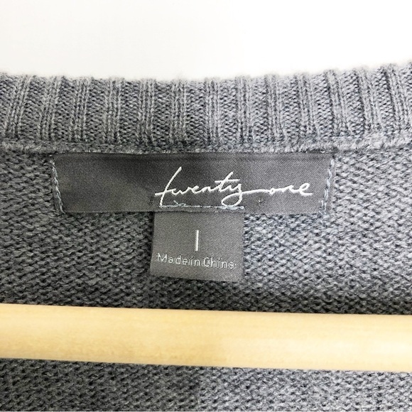 𝅺TWENTY One Gray knit button down vest. - Picture 6 of 8